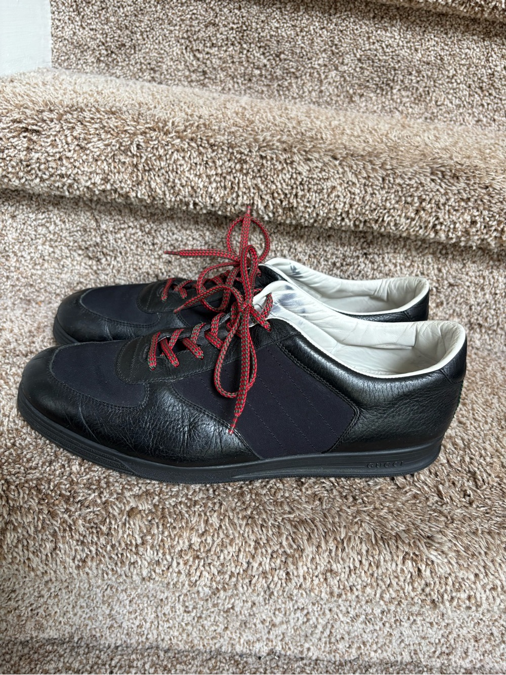 Gucci 1984 Men’s Black Leather  Low-Top Sneakers with Red Laces
